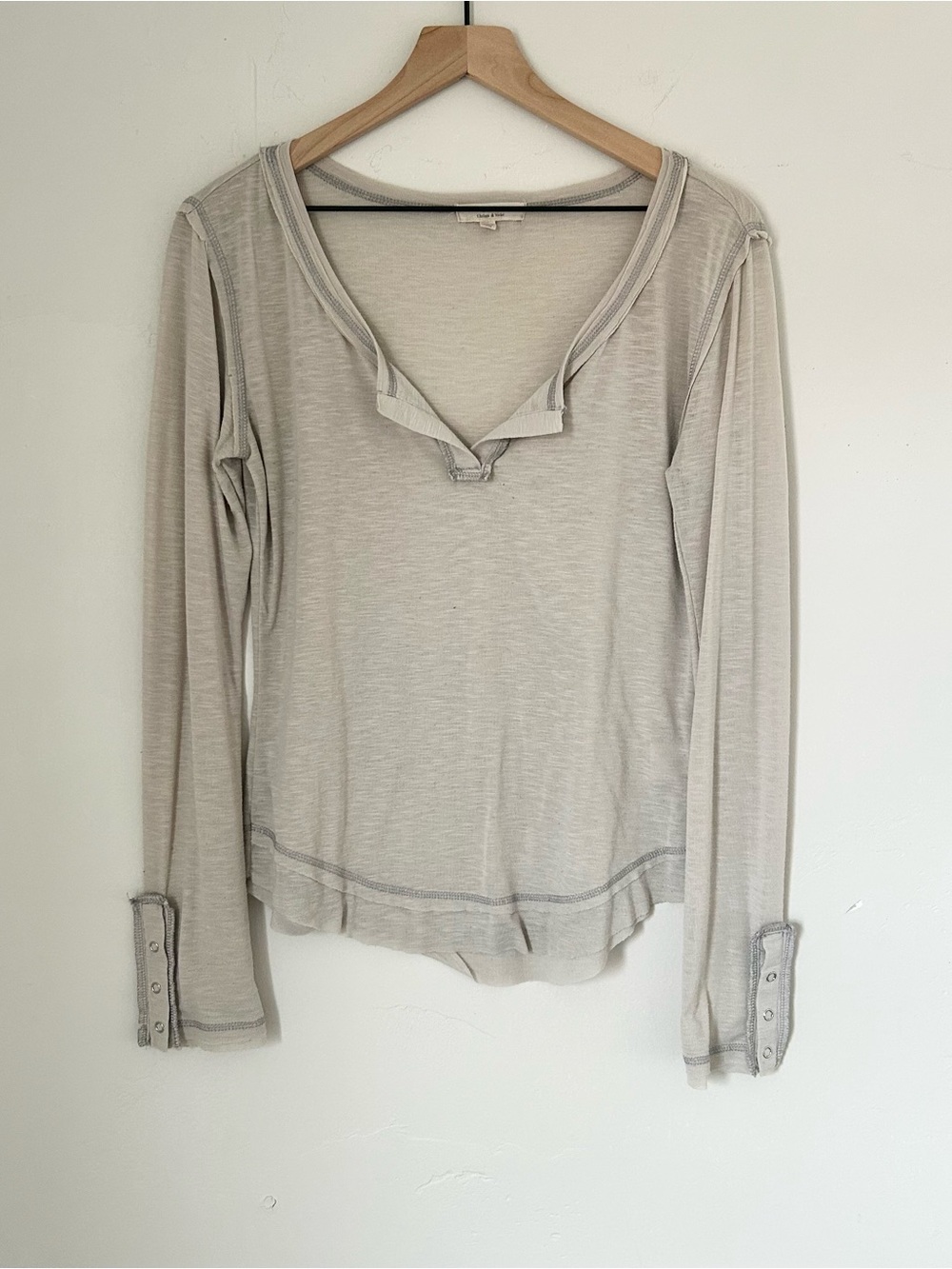 Chelsea & Violet Women’s Gray Long-Sleeve Henley Top